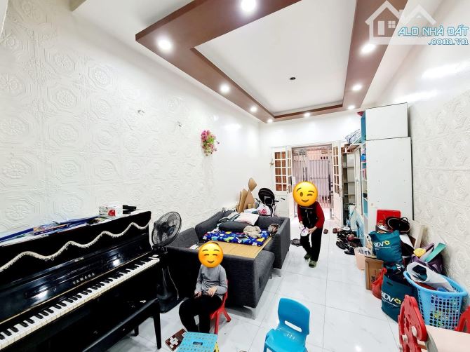 Bán nhà Vân Hồ 3 DT 46m2, 4T, mt 3.8m dân xây, ngõ thoáng, dân trí cao. Giá 12.5 tỷ sổ đẹp