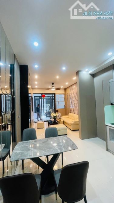 BÁN NHÀ 5 TẦNG THANG MÁY - FULL NỘI THẤT LUXURY PHỐ BỒ ĐỀ. DT:55M. GIÁ 12.5 TỶ. - 1