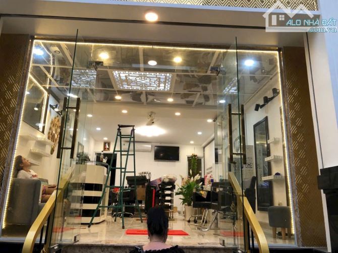 Bán tòa CHDV cao cấp 138/ đường Nguyễn Trãi, p3, Quận 5. DT: 6.4*19M. Tổng 32 phòng KD - 1