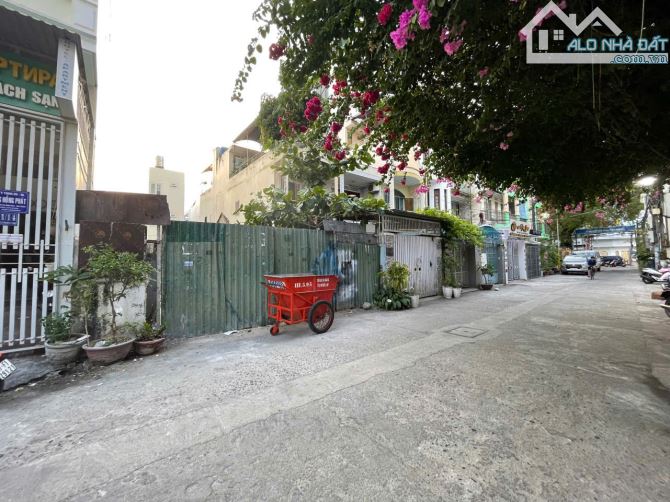 Bán đất hẻm rộng Nguyễn Thị Minh Khai, gần biển. Diện tích 200m2 ngang 7m. Giá chỉ 21 tỷ - 1