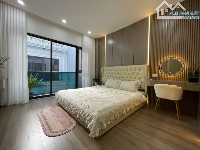 Bán nhà Nguyễn Văn Cừ 34m² x 7 tầng, thang máy, ô tô 7 chỗ vào nhà – full nội thất cao cấp - 1
