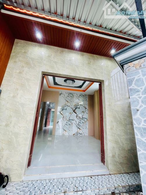 Nhà 1 Lầu 2 Mặt Tiền Đường Trước Sau. Ngay Thị Trấn Cần Giuộc. Sổ Hồng Riêng Giá Rẻ - 1