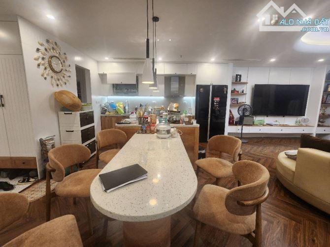 Bán căn hộ cao cấp Center Point, căn góc, mặt phố Cầu Giấy, full nội thất - 1