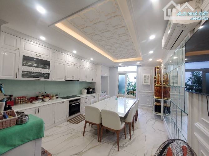 nhà có hầm để ô tô 5 tầng, gần trường ĐH công nghiệp, ra sân bay 5 phút - 1