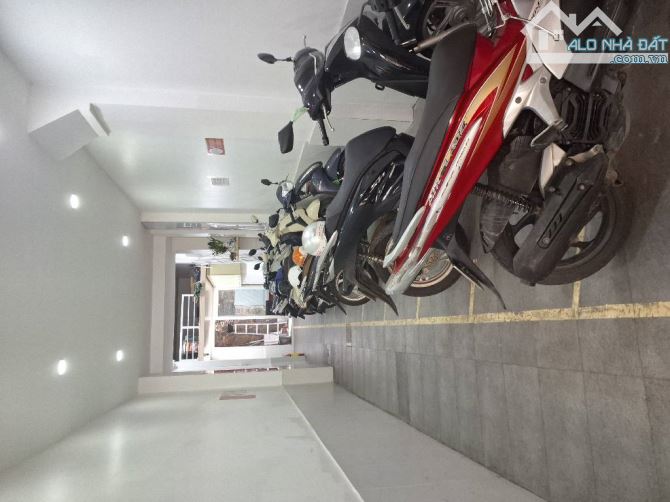 Căn hộ dịch vụ 4 tầng ngang 8m 169m2, mặt tiền đường số 17 Tân Thuận Tây Q7 chỉ 27.5 tỷ - 1