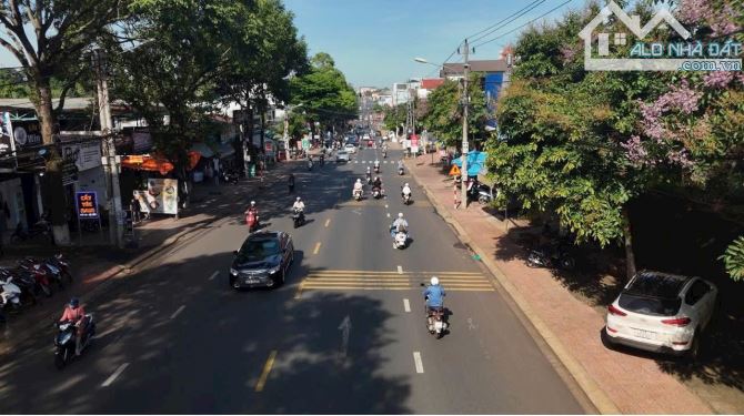 MẶT TIỀN ĐƯỜNG LÊ DUẨN - VỊ TRÍ ĐẸP KHÔNG BỊ CON LƯƠNG. DT 10x65m - TC 80m2 - 16 tỉ - 1