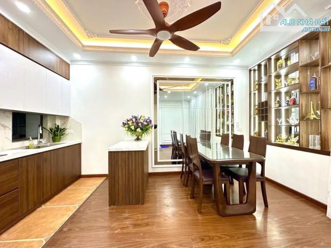 BÁN NHÀ CẦU GIẤY - NGÕ THÔNG - GẦN OTO - FULL NỘI THẤT - 30 M2 - 6 TẦNG - 8.5 TỶ. - 1