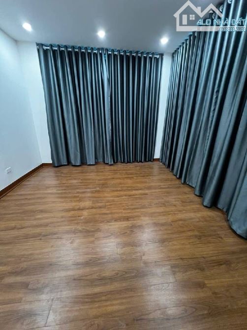 Bán nhà Gia Quất- Ô tô gần, dân xây ngõ riêng- Chẵn 5 tỷ - 1