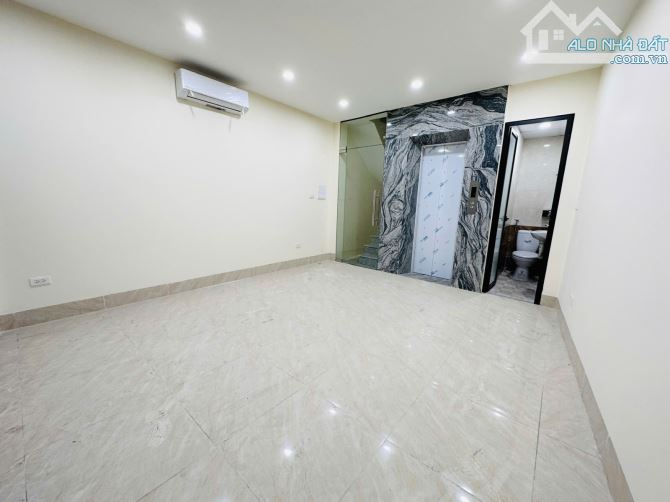 LÔ GÓC 3 THOÁNG – 7 TẦNG – HÀNG XÓM ROYAL – VIEW SÂN BÓNG – CHỈ 10.8 TỶ - 12
