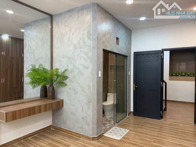 Bán nhà MT nội bộ Bùi Minh Trực- 4m x 13- 52m/2 - 1 trệt 4 Lầu + sân thượng - 4PN - F6 Q8 - 17