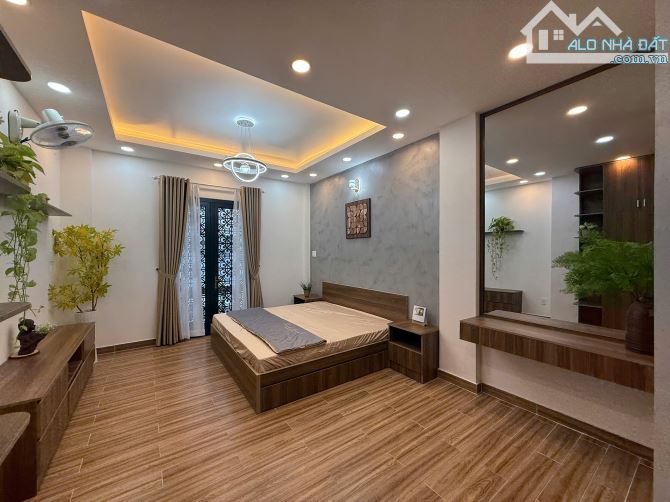 Bán nhà MT nội bộ Bùi Minh Trực- 4m x 13- 52m/2 - 1 trệt 4 Lầu + sân thượng - 4PN - F6 Q8 - 18