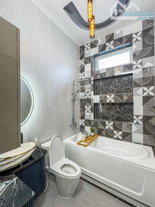 NHÀ TRỤC CHÍNH HẺM LIÊN TỔ 3-4 NGUYỄN VĂN CỪ CÓ SÂN ĐỖ Ô TÔ - 21