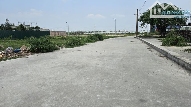 SÁT KHU ĐẤU GIÁ ĐƯỜNG THÔNG Ô TÔ VÀO TẬN ĐẤT - CẠNH KCN 2,3 - CÁCH ĐƯỜNG ĐÔI NỘI BÀI 100M - 2