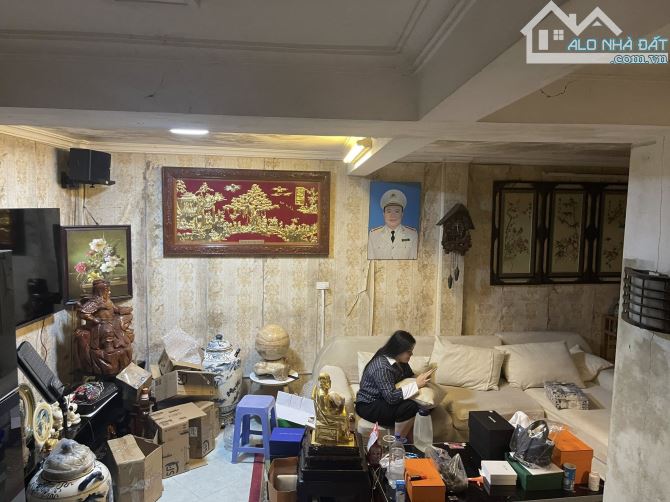 Bán nhà ngõ 612 La Thành, DT 70m, 3 tầng, MT 8.6m, giá 15.8 tỷ. - 2