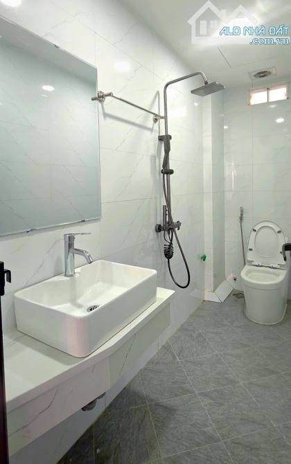 Bán nhà phố giáp bát ccmn 35m2 6 tầng thang máy – ô tô gần  - giá 9.7 tỷ - 2