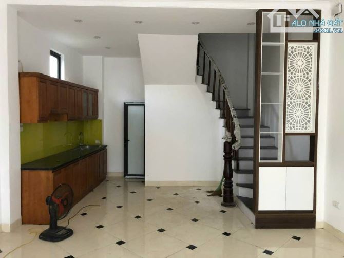 48m2 giá 6,4tỷ có thương lượng , bán nhà Cự Khối , Long Biên ,lô góc gần cầu Thanh Trì - 2