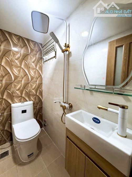 Nhà đẹp Lê Văn Sỹ, Q3 - Hẻm thông - Cách ô tô 20m - 3 tầng full nội thất - DTSD 60m² - 2