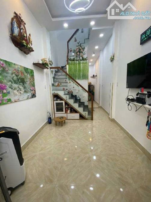 BÁN GẤP NHÀ MỚI XÂY, 2 TẦNG, FULL NỘI THẤT GẦN HẺM XE HƠI ,ĐƯỜNG PHẠM THẾ HIỂN Q8 ĐÚNG 3 T - 2