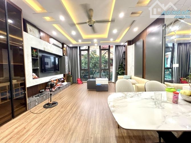 Bán nhà Bát Khối lô góc 5 tầng 51m, gara oto, kinh doanh giá 12 tỷ hơn - 2