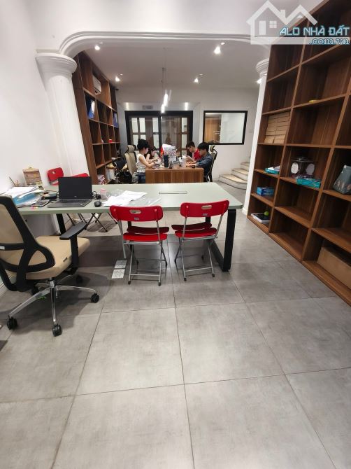 Bán nhà phố Đặng Văn Ngữ 106m 4T ô tô tránh - MT6.6m giá 35.5 tỷ - 2