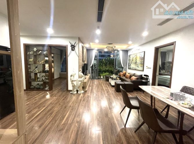 BÁN CĂN HOA HẬU- LÔ GÓC TÒA N01-T8 - 135M2 - 16 TỶ- VIEW HỒ TÂY - FULL NỘI THẤT- CÓ BỂ BƠI - 2