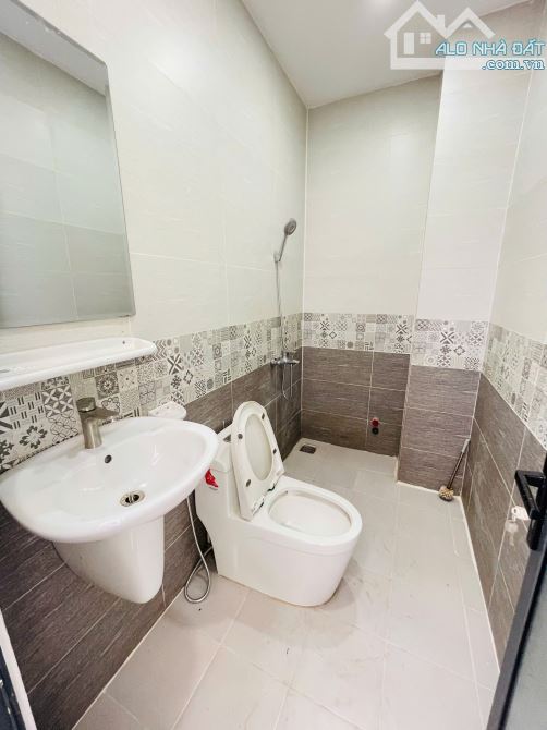 NHÀ MỚI ĐẸP 4 TẦNG 64M2 HXH - 1 CĂN RA MẶT TIỀN GẦN LÊ VĂN QUỚI BỐN XÃ CHỈ 6.X TỶ - 2