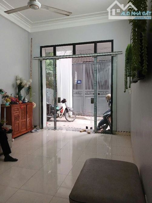 Bán nhà Đông Ngạc, DT 42m2 nhà dân xây, ngõ thông, ô tô đỗ gần, giá 6,5 tỷ - 2
