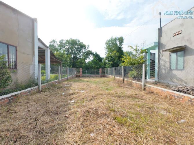 Bán đất Mặt Tiền nhựa đã có sẵn hàng rào, dt 270m, giá 399tr, gần ngay chợ - 2