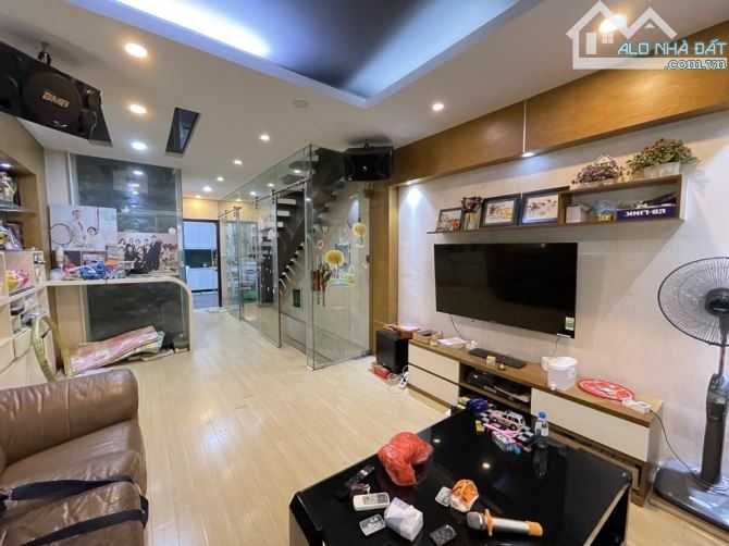 Bán nhà phố Nguyễn Văn Cừ 55m²-5 tầng-mt4m-14 tỷ, dân xây, ô tô, gần cầu Chương Dương - 2