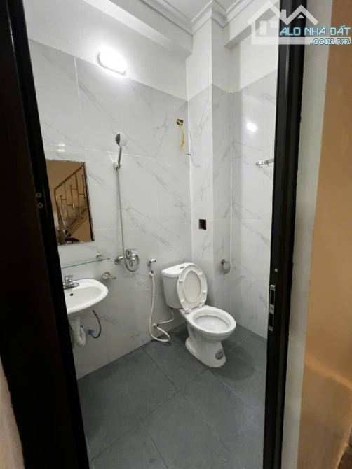 Bán nhà Gia Quất- Ô tô gần, dân xây ngõ riêng- Chẵn 5 tỷ - 2