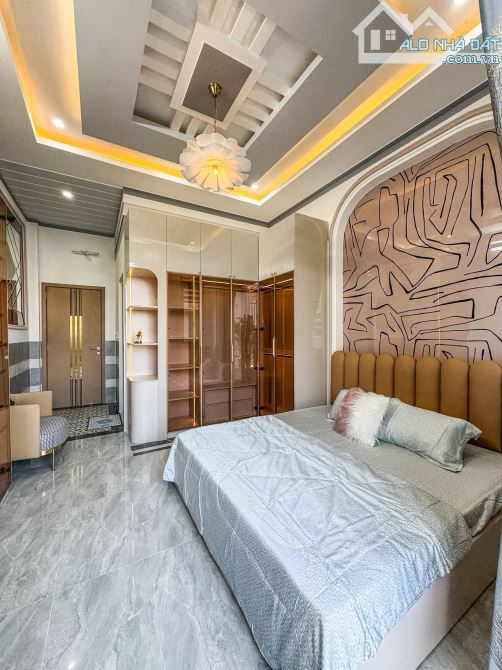 NHÀ TRỤC CHÍNH HẺM LIÊN TỔ 3-4 NGUYỄN VĂN CỪ CÓ SÂN ĐỖ Ô TÔ - 24