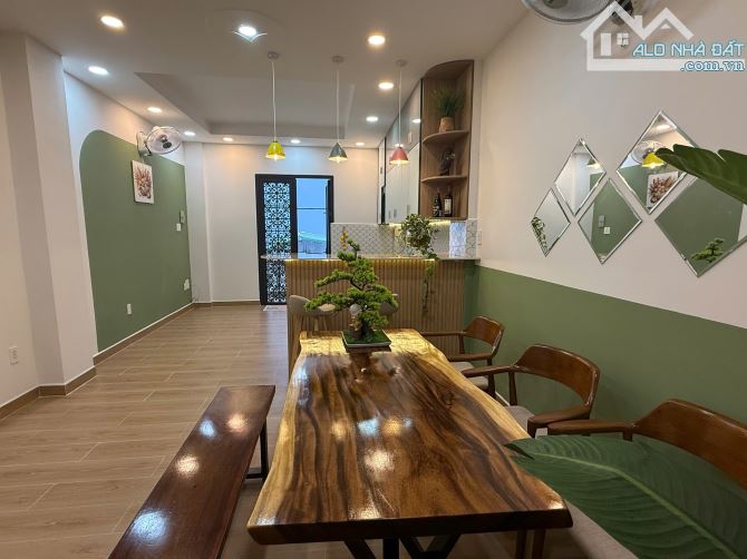 Bán nhà MT nội bộ Bùi Minh Trực- 4m x 13- 52m/2 - 1 trệt 4 Lầu + sân thượng - 4PN - F6 Q8 - 3