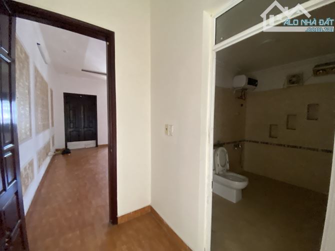 Nhà 4 tầng vị trí siêu đẹp vỉa hè rộng mặt đường Ngô Gia Tự - 3