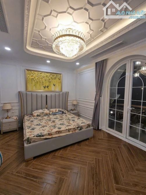 Bán gấp biệt thự view sông Sài Gòn, Đặng Thùy Trâm  P. 13, BT, 10x21, 3T , Thang Máy, 33.8 - 3