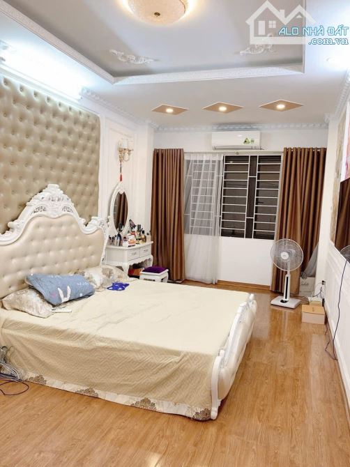 Cho thuê nhà phố Hào Nam đống đa hà nội 40m2x5T Full nội thất như hình - 3