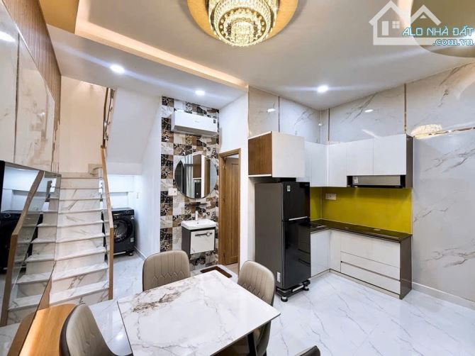Nhà đẹp Lê Văn Sỹ, Q3 - Hẻm thông - Cách ô tô 20m - 3 tầng full nội thất - DTSD 60m² - 3