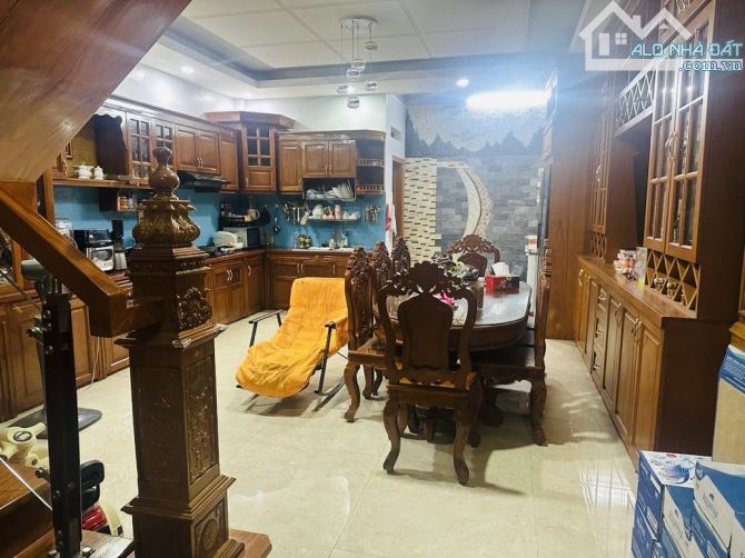NHÀ ĐẸP - 4 TẦNG KIÊN CỐ - THÔNG SỐ HOA HẬU 5M x 20M - NỘI THẤT GỖ SANG XỊN MỊN - HẺM Ô TÔ - 3