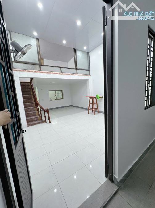 Bán nhà  ngõ rộng nhất phố Ngô Quyền, ngay gần đường lên Cầu Hoàng Gia. Chỉ 3.7 tỉ - 3
