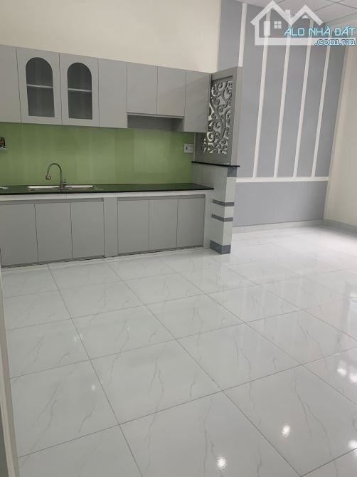 Bán nhà cấp 4 Hẻm thông Nguyễn Thái Học – Hoàng Văn Thụ DT 60m2 giá 2ty450 - 3