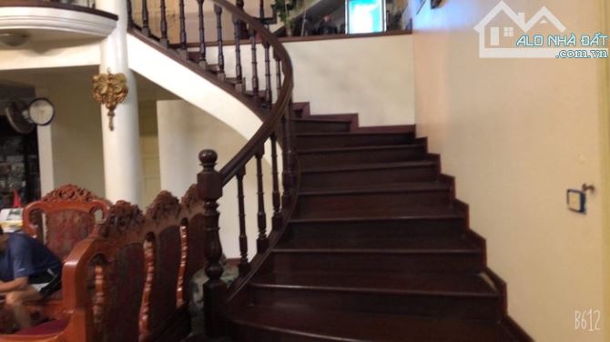Biệt thự phố Nguyễn Văn Cừ 300m²- 4 tầng, ô tô, ngõ thông, gần cầu Chương Dương. - 3