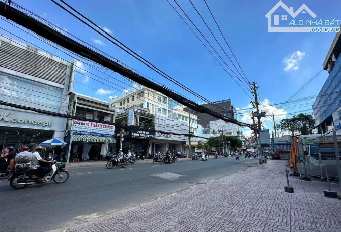 Bán gấp nhà CMT8, Quận 3, 6x14, hẻm suýt ô tô, chỉ 7 tỷ hơn - 3