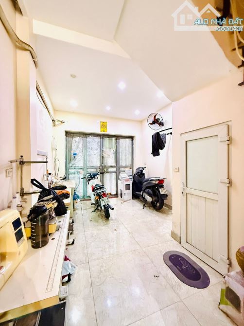 Bán nhà mặt phố Trần Đại Nghĩa,40m 5 tầng giá 17,9 tỷ,vỉa hè hai bên,kinh doanh tốt - 3