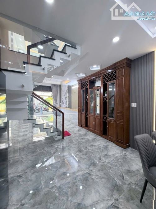 BÁN NHÀ ĐẸP HOÀNG BẬT ĐẠT – TÂN BÌNH – 5 TẦNG FULL NỘI THẤT – HẺM Ô TÔ – GIÁ CHỈ 8,9 TỶ - 3