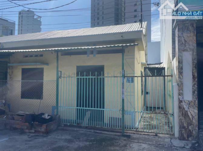 BÁN NHÀ CẤP 4 ĐƯỜNG DƯƠNG HIẾN QUYỀN BA LÀNG GẦN BIỂN  , TP NHA TRANG GIÁ 7,880 TỶ - 3