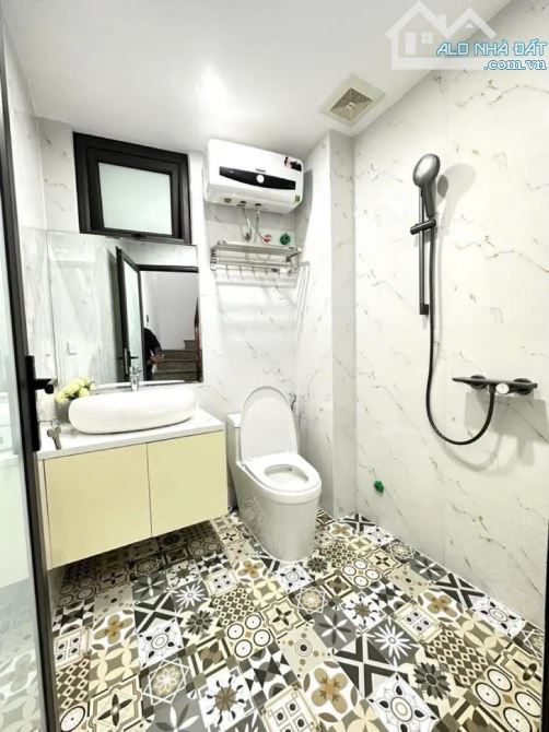 BÁN NHÀ CẦU GIẤY - NGÕ THÔNG - GẦN OTO - FULL NỘI THẤT - 30 M2 - 6 TẦNG - 8.5 TỶ. - 3