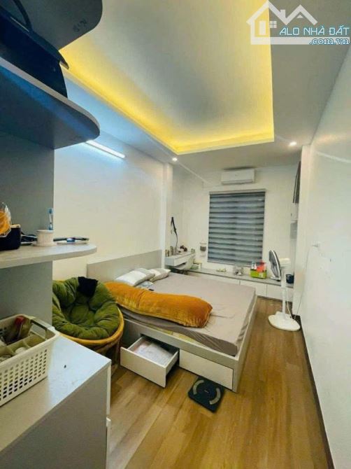 NHÀ ĐẸP DÂN XÂY 5 TẦNG - TẶNG LẠI NỘI THẤT - SỔ NỞ HẬU - DT 34M2 - 3