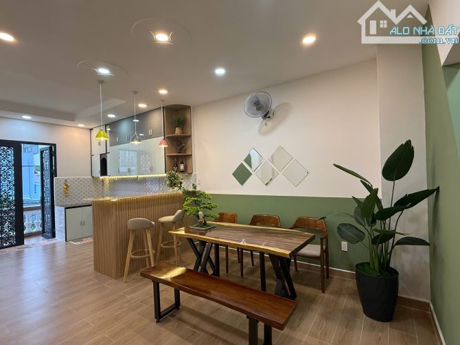 Bán nhà MT nội bộ Bùi Minh Trực- 4m x 13- 52m/2 - 1 trệt 4 Lầu + sân thượng - 4PN - F6 Q8 - 4