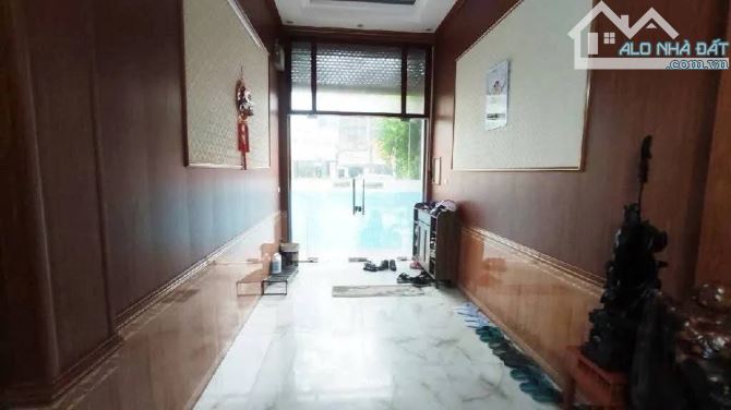 Bán nhà mặt phố Nguyễn Văn Cừ 186m2, 4 tầng, mt 8m, đang thuê 50t triệu, 59 tỷ - 4