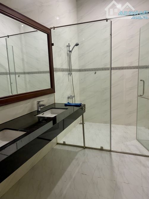 BÁN NHÀ 2.5 TẦNG KIỆT Ô TÔ CHẾ LAN VIÊN THÔNG ĐÀO TẤN- ĐỐI DIỆN CÔNG VIÊN - 4