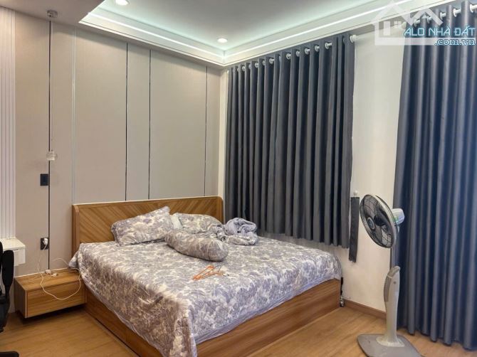 Bán nhà Lê Thị Hồng F17 GV, DT 100m2 có thang máy 650kg,hẻm 8m 4PN 5WC giá 17.5 tỷ TL - 4
